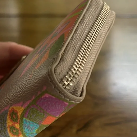 Trina Turk wallet - Picture 7 of 9